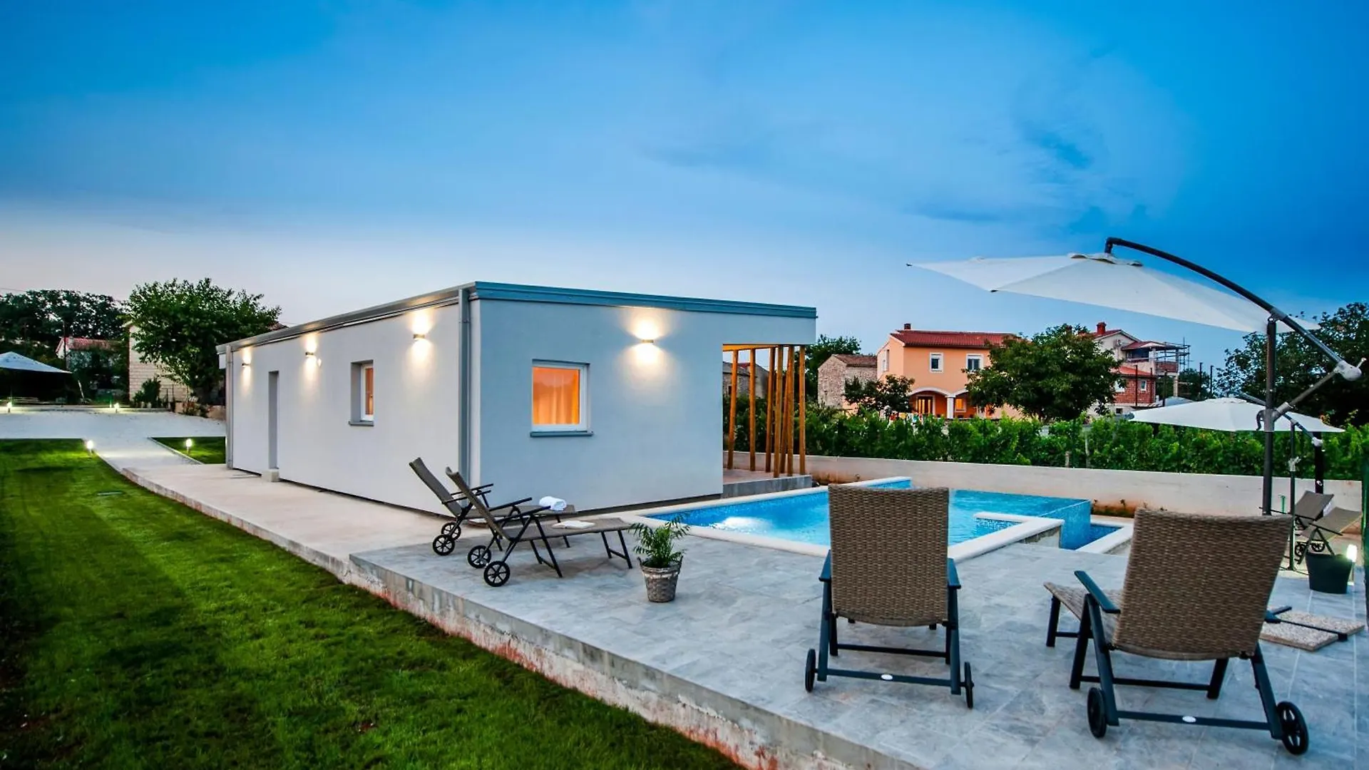 Vollstaendig Freistehende Designervilla Mit Infinity Pool Marcana 0*,  Croatia
