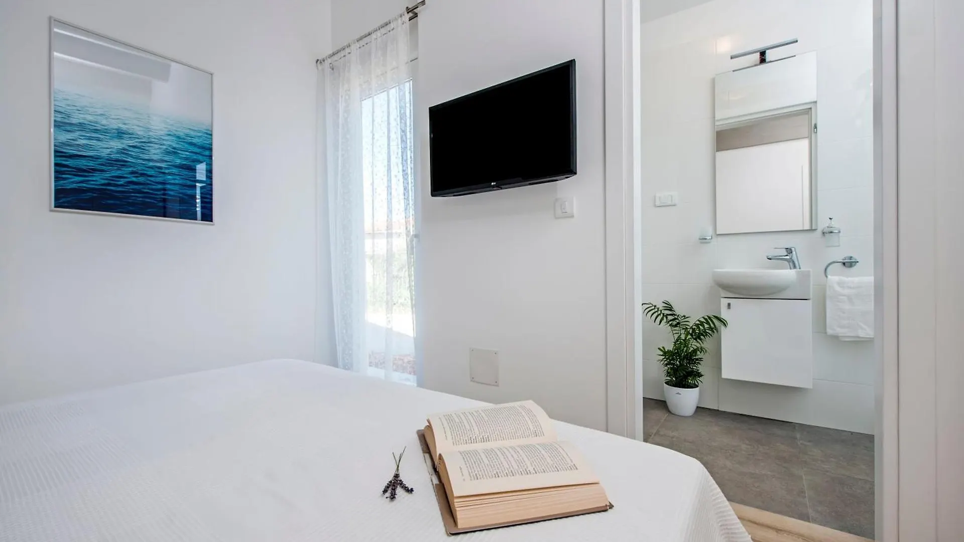 Vollstaendig Freistehende Designervilla Mit Infinity Pool Marcana Holiday home