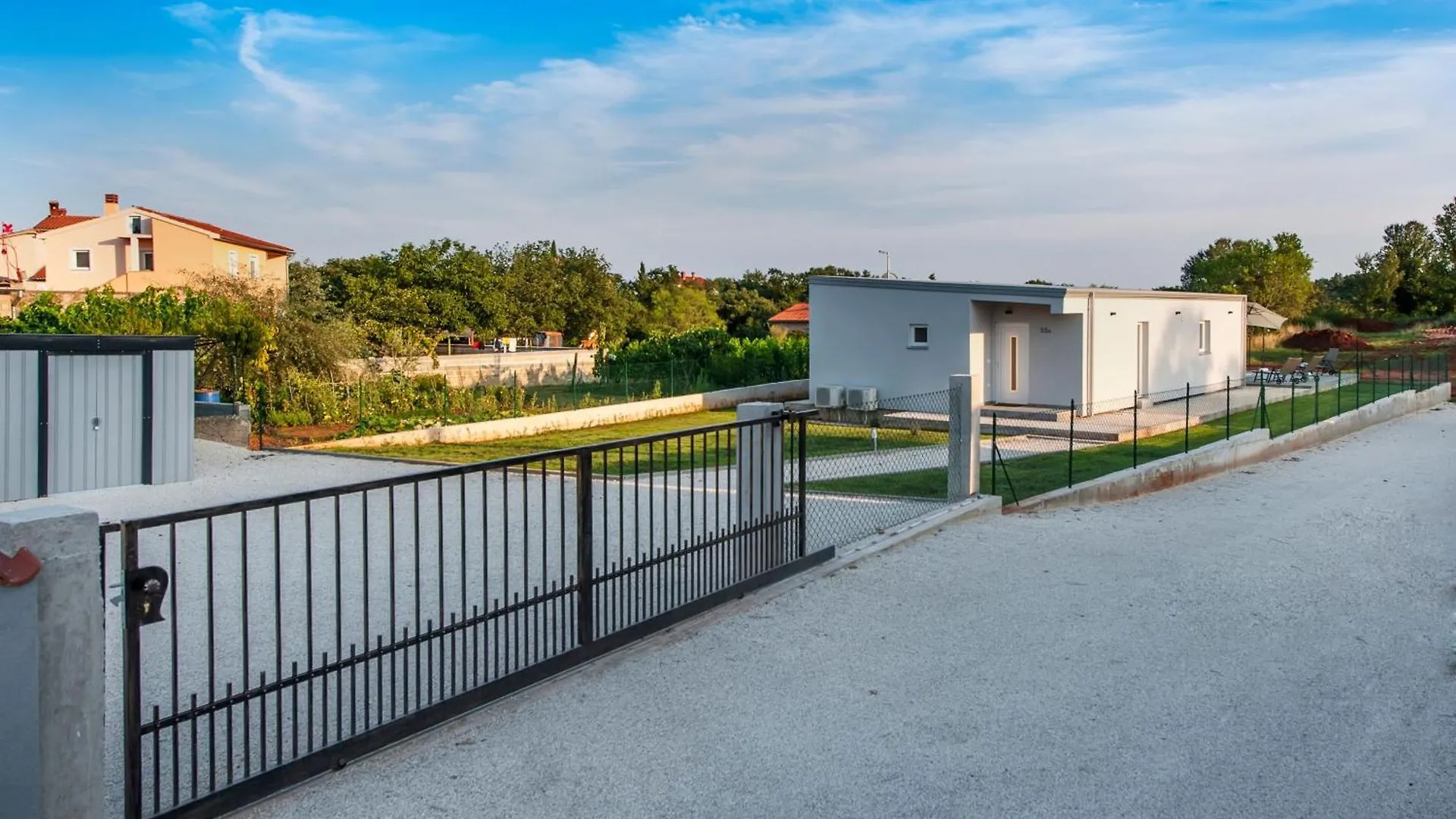 Vollstaendig Freistehende Designervilla Mit Infinity Pool Marcana 0*,
