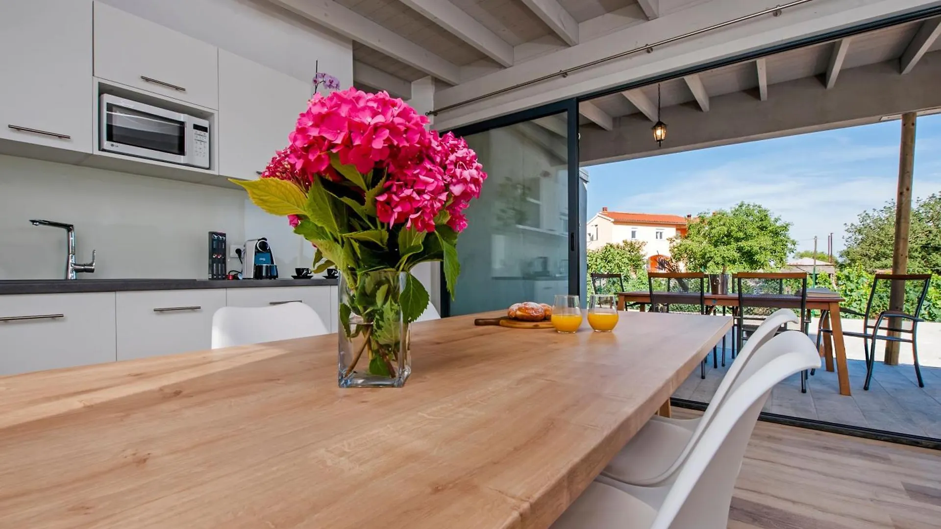 Vollstaendig Freistehende Designervilla Mit Infinity Pool Marcana Croatia