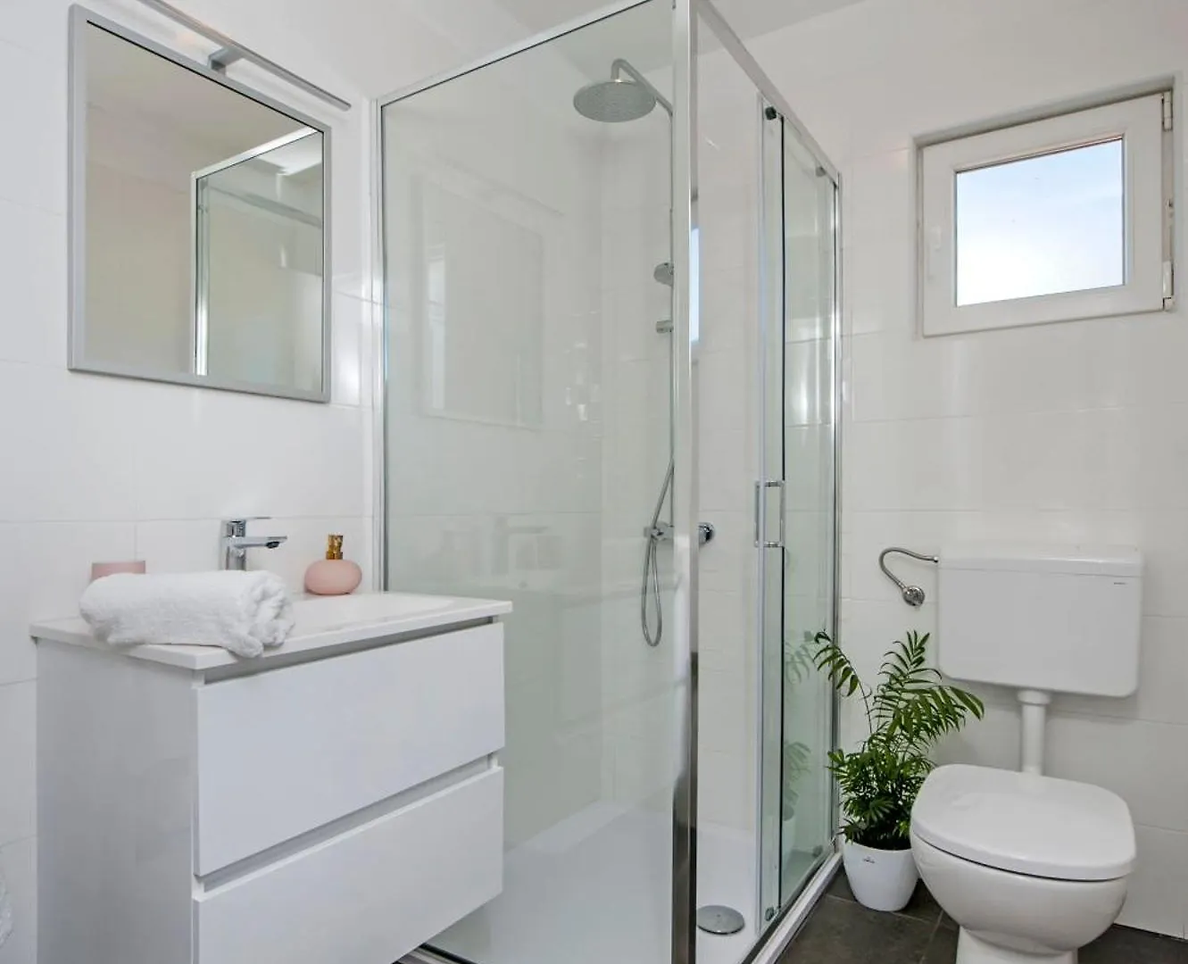 Vollstaendig Freistehende Designervilla Mit Infinity Pool Marcana 0*,
